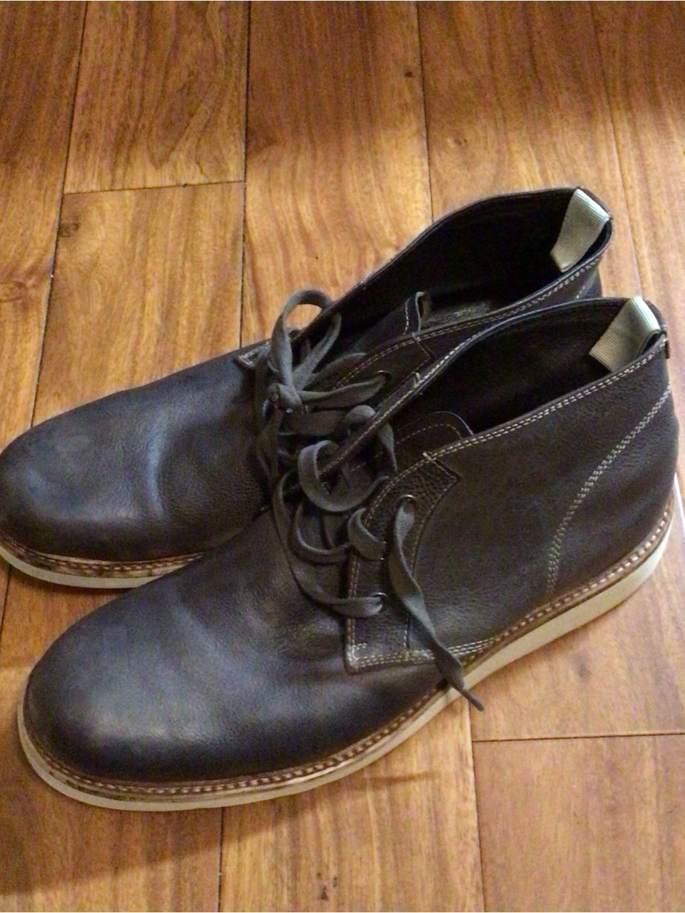 John Varvatos Men's Chukka Boots Size 11 Gray Leather Ankle Lace Up. USA. Vibram